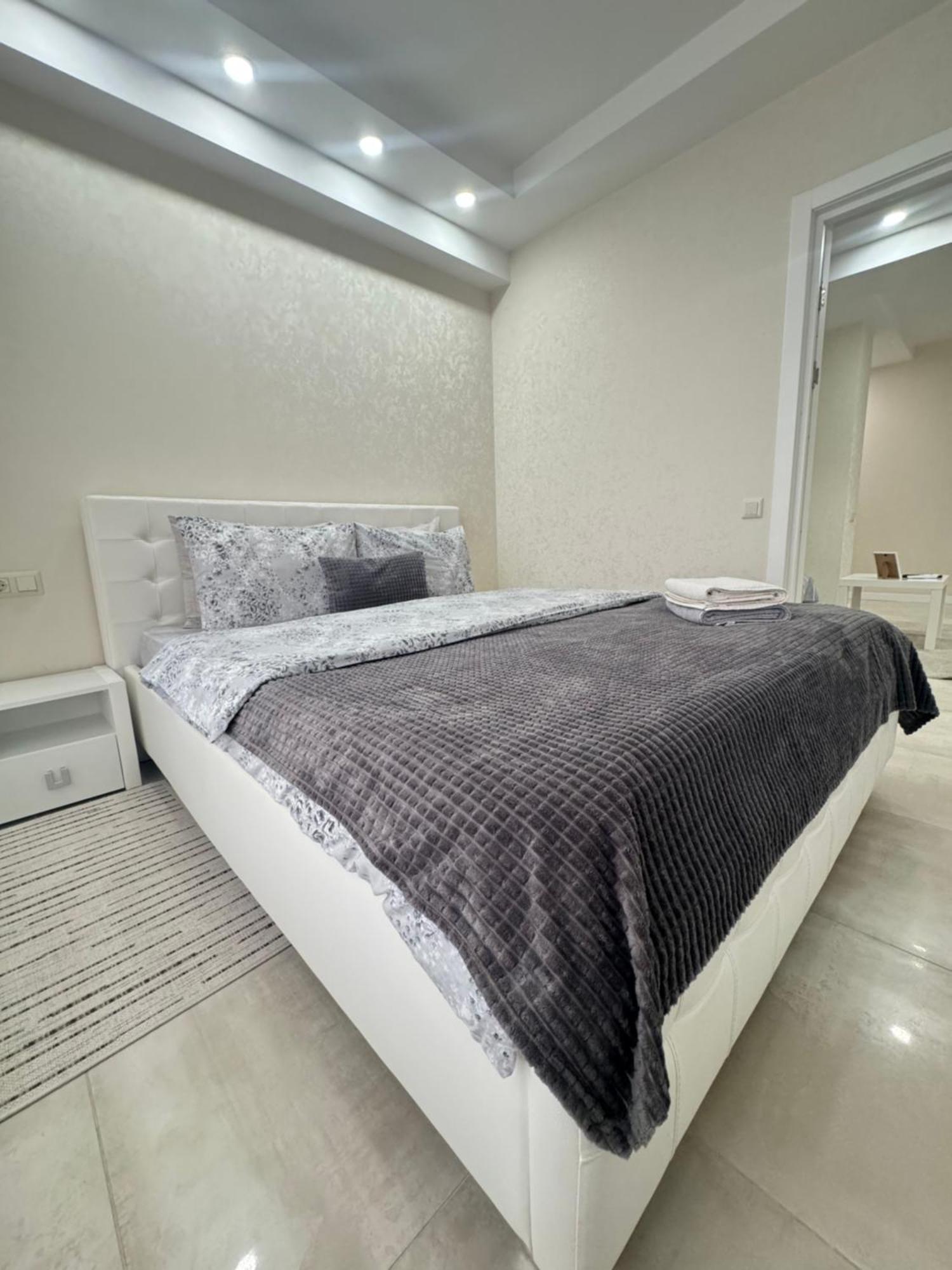 New Lux Apartment In Chisinau Luaran gambar
